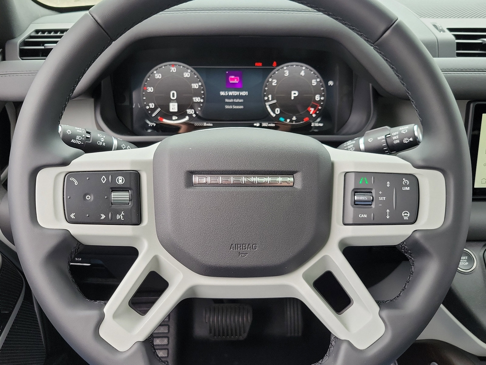2024 Land Rover Defender 110 SE photo 22