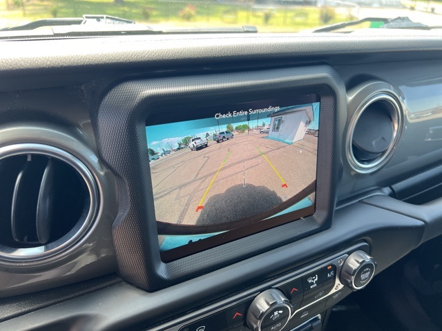 2023 Jeep Wrangler Sahara photo 8