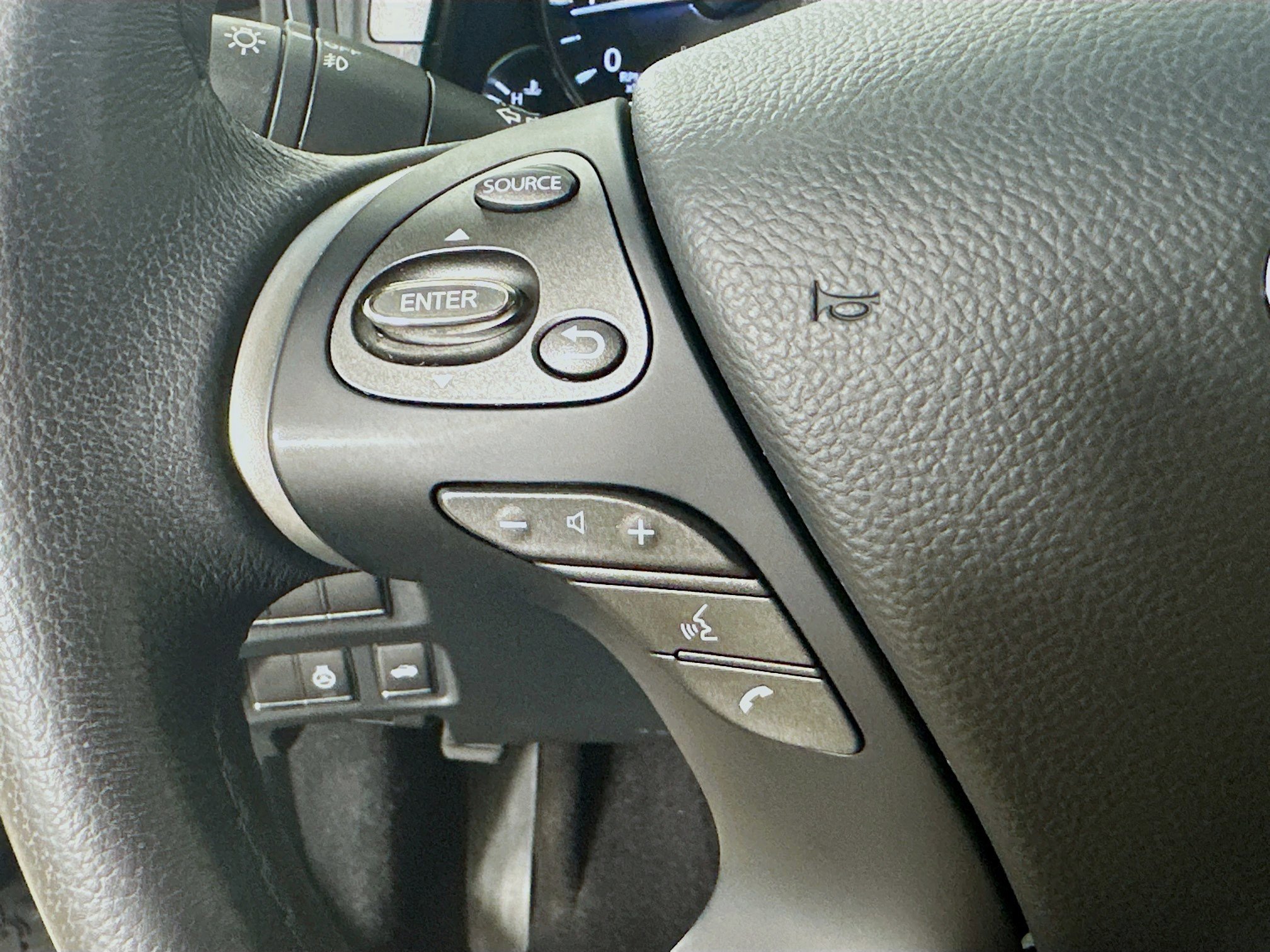 2017 Infiniti Q70 photo 11