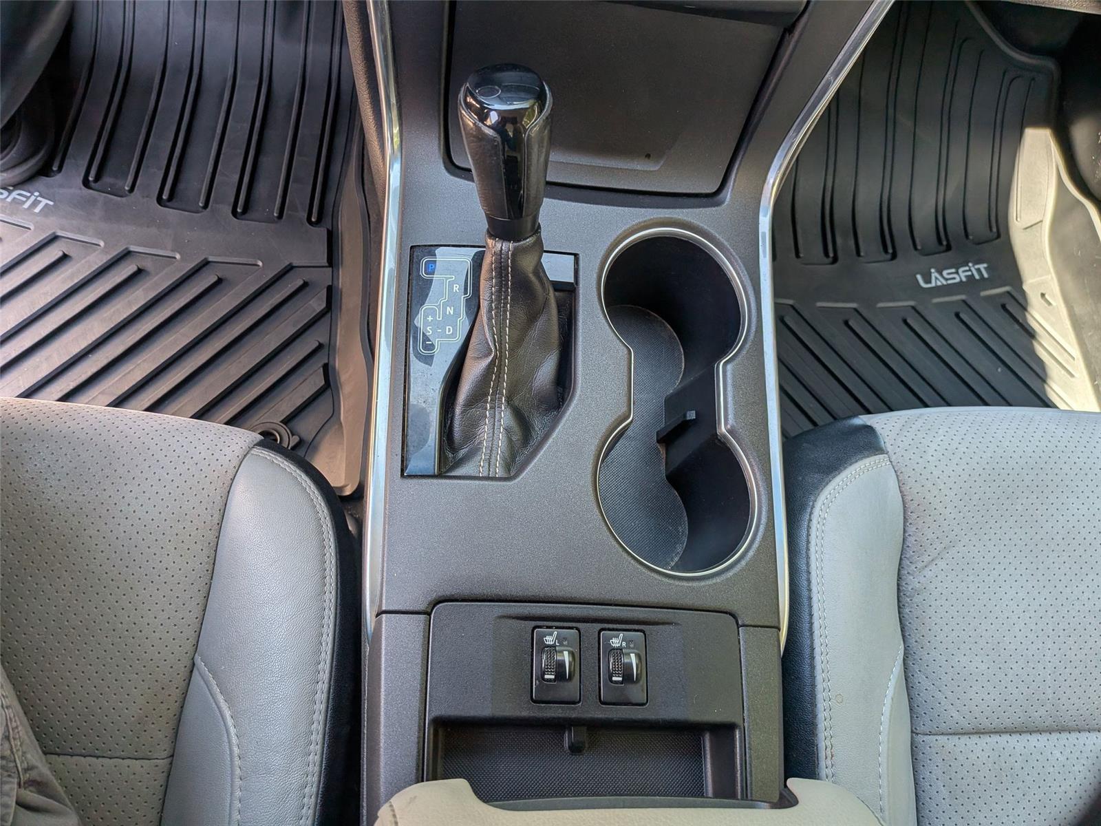 2015 Toyota Camry XSE photo 23