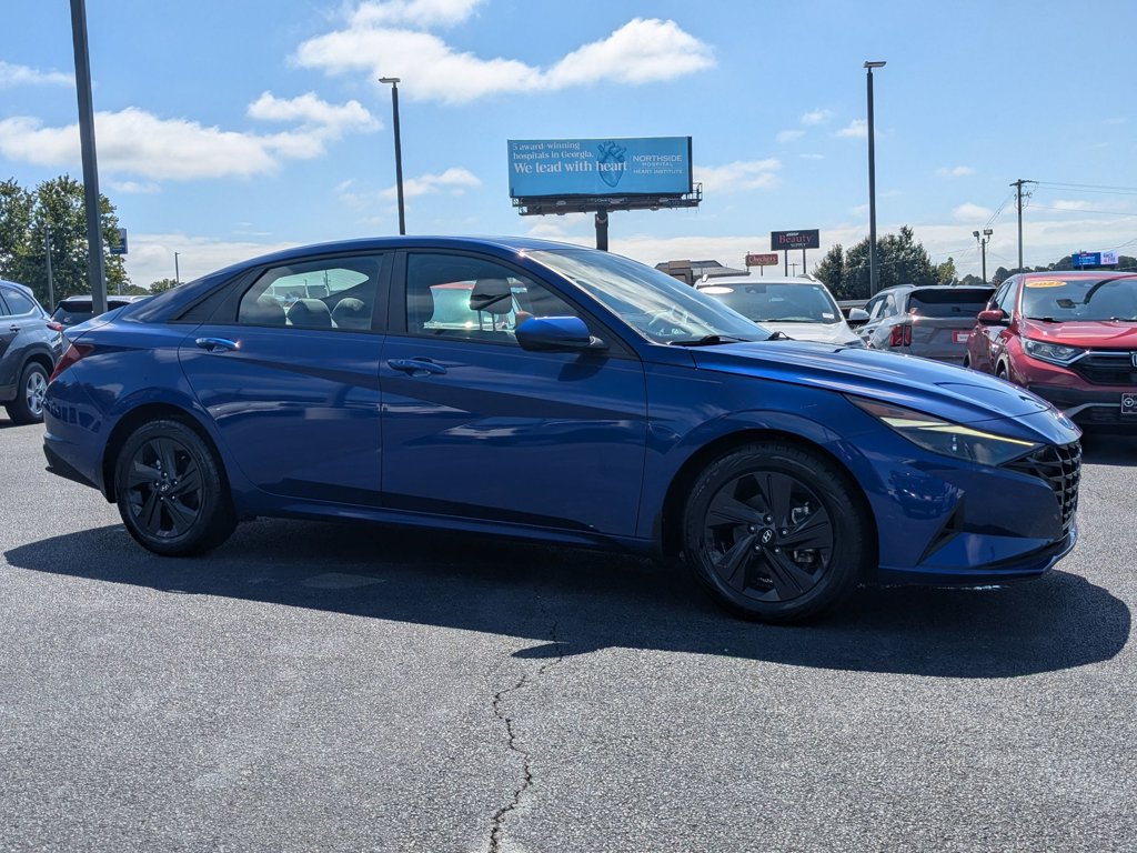 2023 Hyundai Elantra SEL photo 3