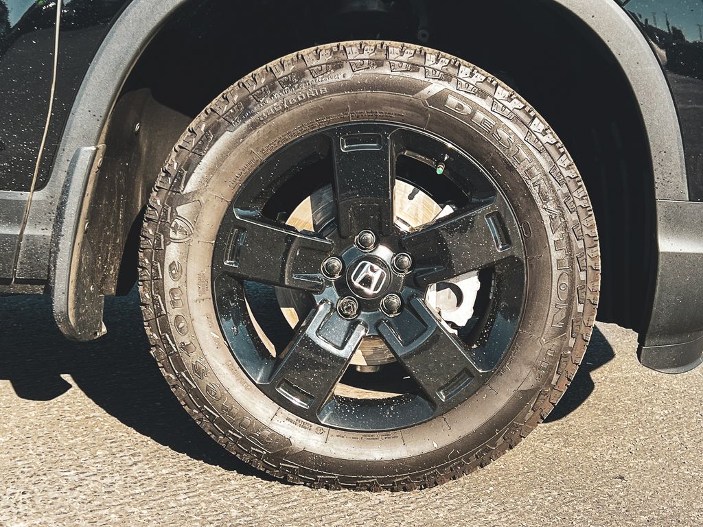 2025 Honda Ridgeline Black Edition photo 5