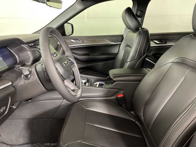 2025 Jeep Grand Cherokee Limited photo 17