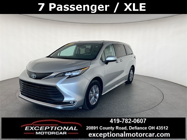 2023 Toyota Sienna XLE's photo