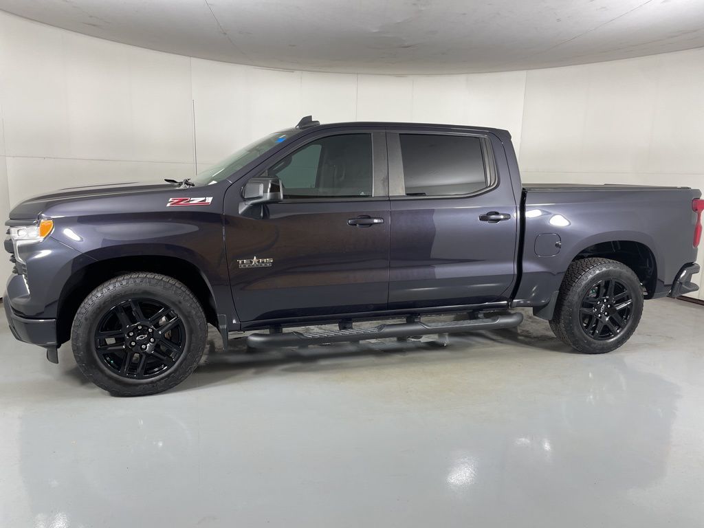 2023 Chevrolet Silverado 1500 RST photo 2
