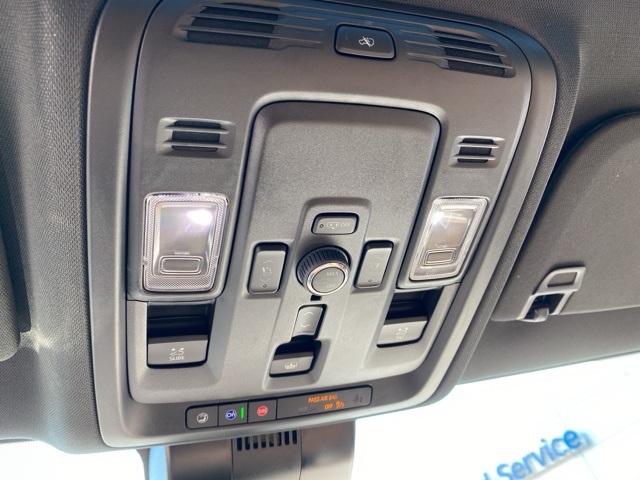 2025 Chevrolet Suburban High Country photo 27
