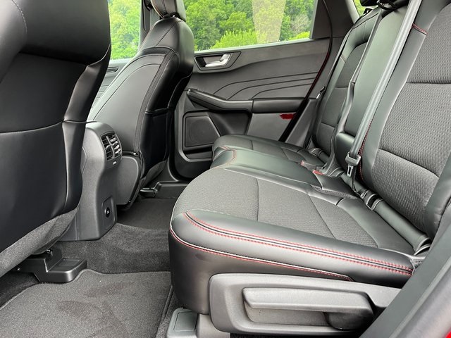 2025 Ford Escape Hybrid ST-Line Select photo 30