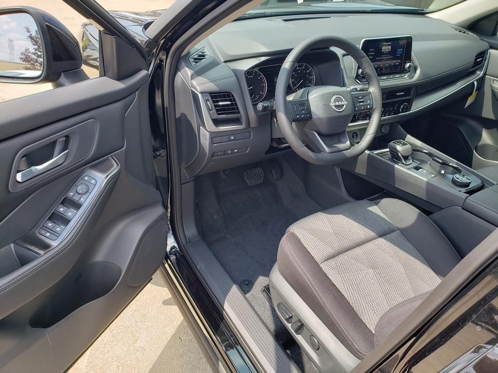 2026 Nissan Rogue SV photo 6