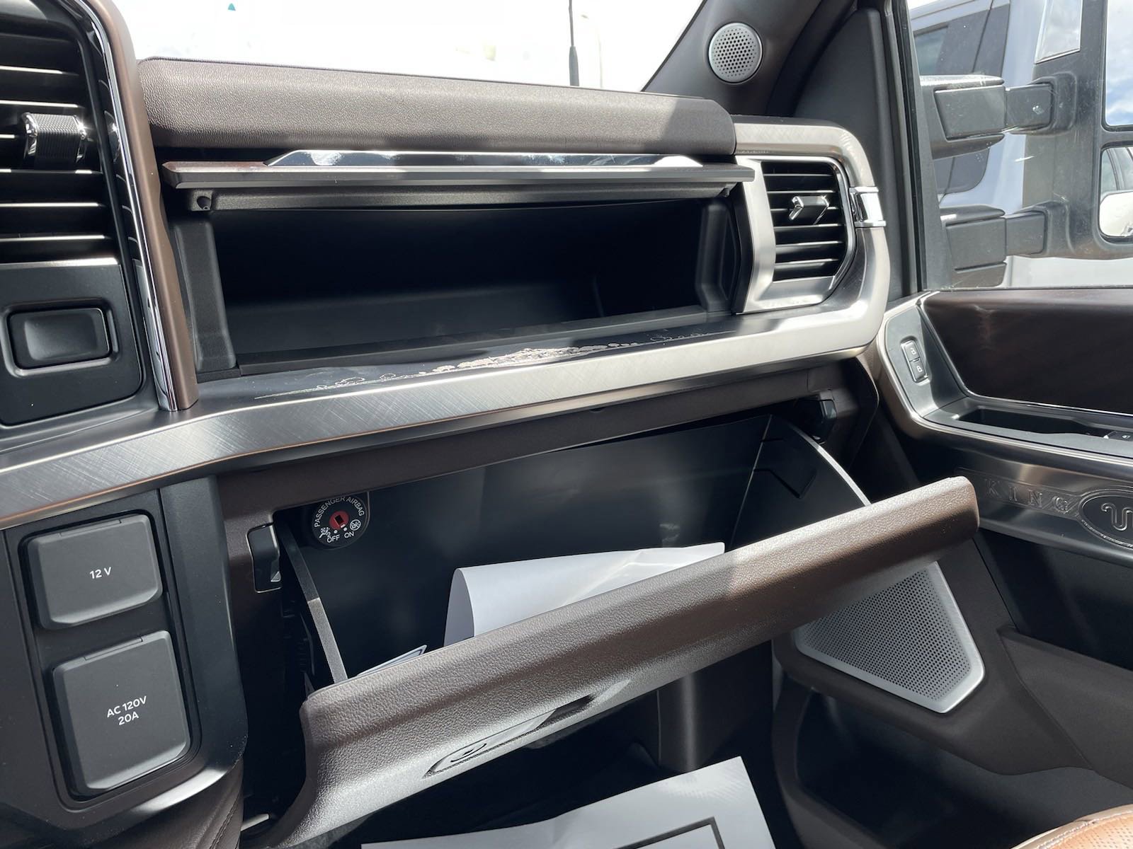 New 2024 Star White Metallic Tri-Coat Ford King Ranch image 34
