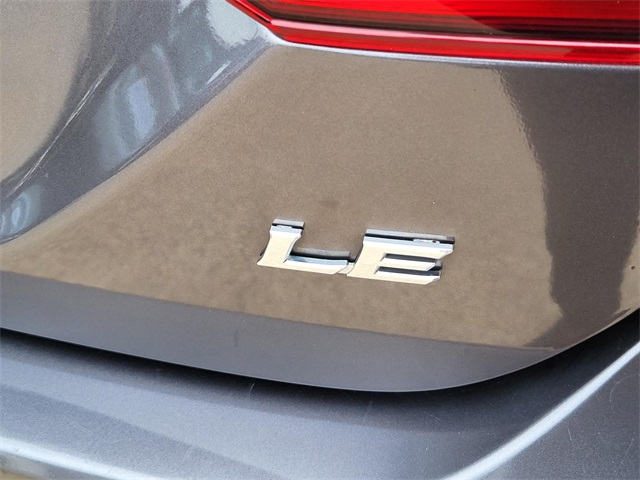 2019 Toyota Camry LE photo 3
