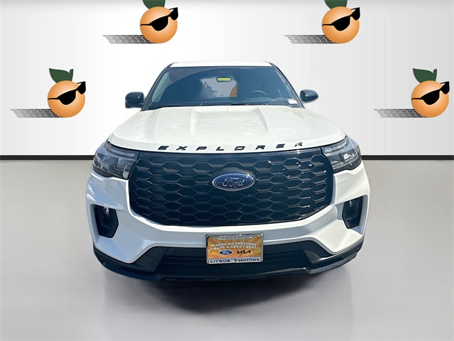 2025 Ford Explorer ST-Line photo 2