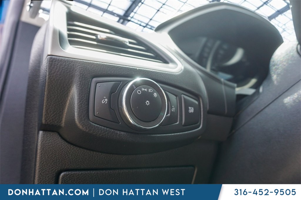 2022 Ford Edge SEL photo 4