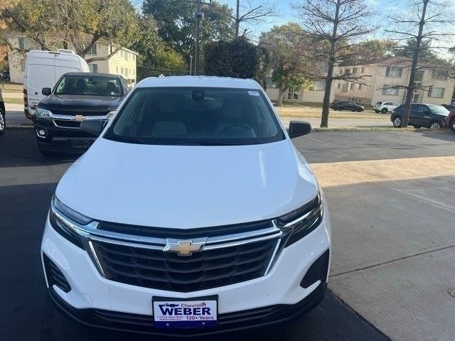 2022 Chevrolet Equinox LS photo 2