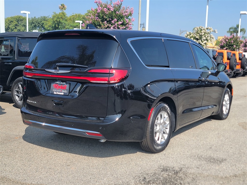 2025 Chrysler Pacifica photo 4