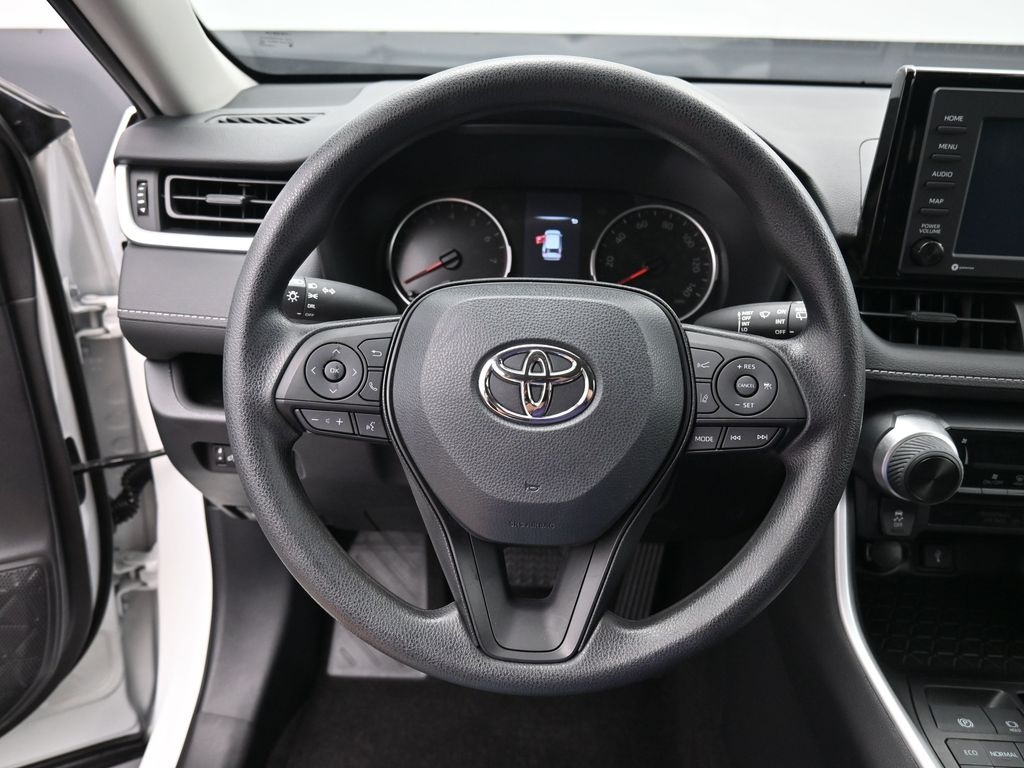 2022 Toyota RAV4 LE photo 12
