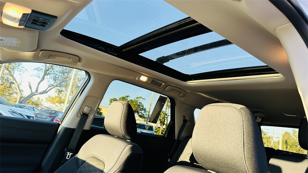 2025 Nissan Pathfinder SV photo 12