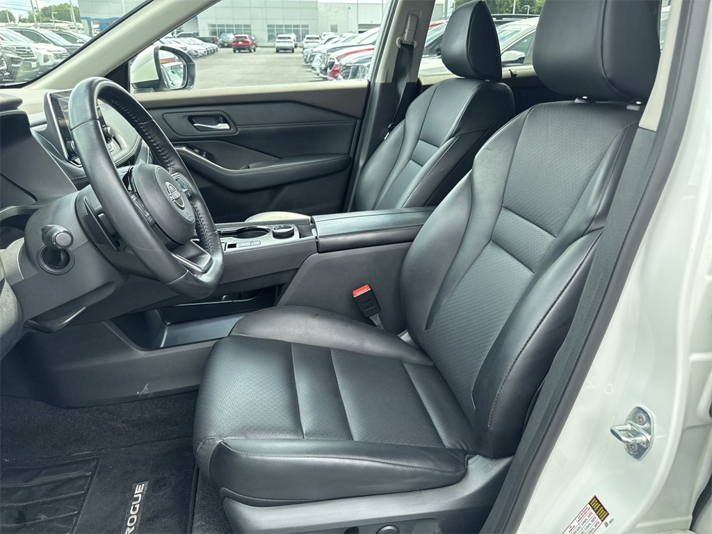 2023 Nissan Rogue SV photo 16