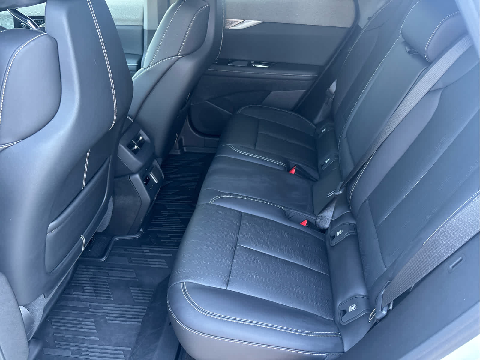 2025 Cadillac Optiq Luxury photo 12