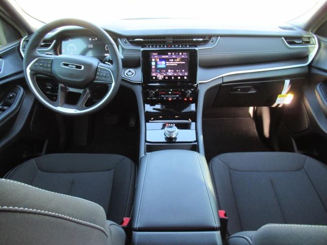 2025 Jeep Grand Cherokee Laredo X photo 10