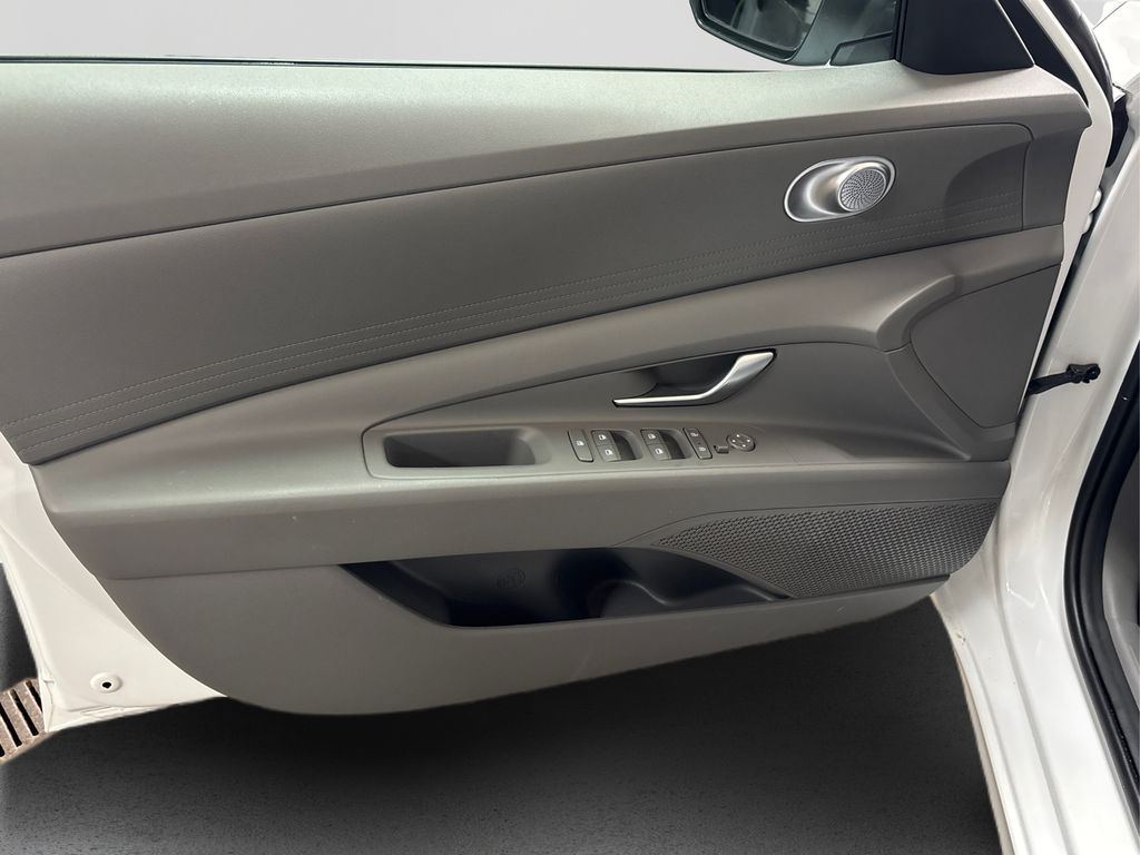 2023 Hyundai Elantra SEL photo 19