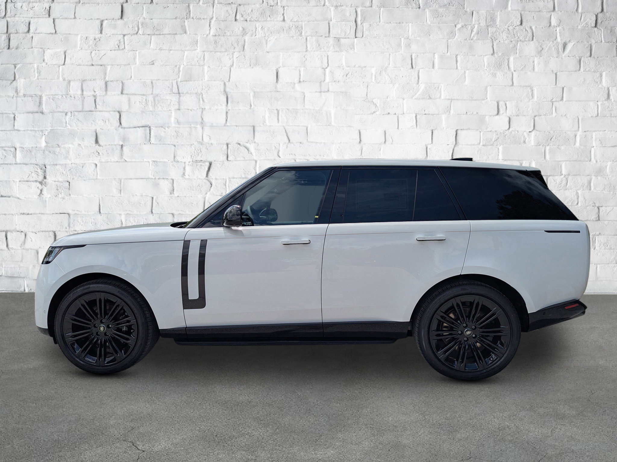 2025 Land Rover Range Rover SE photo 2