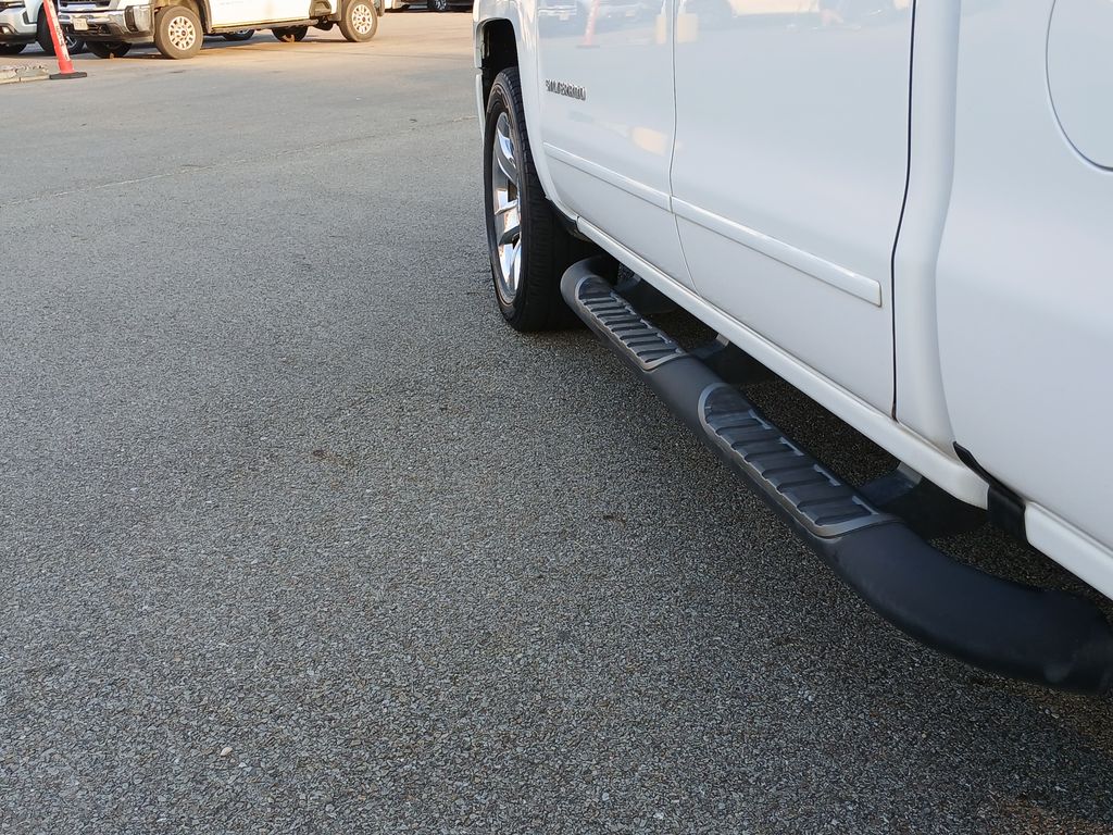 2018 Chevrolet Silverado 1500 LT photo 17