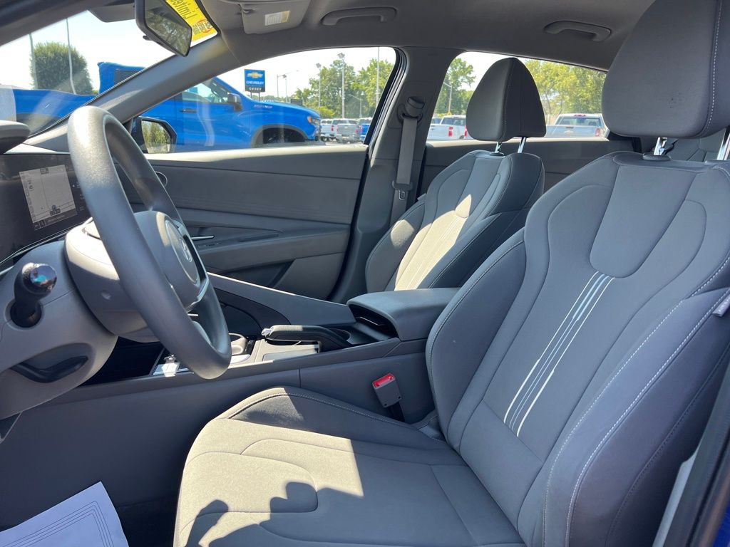 2024 Hyundai Elantra SEL photo 10