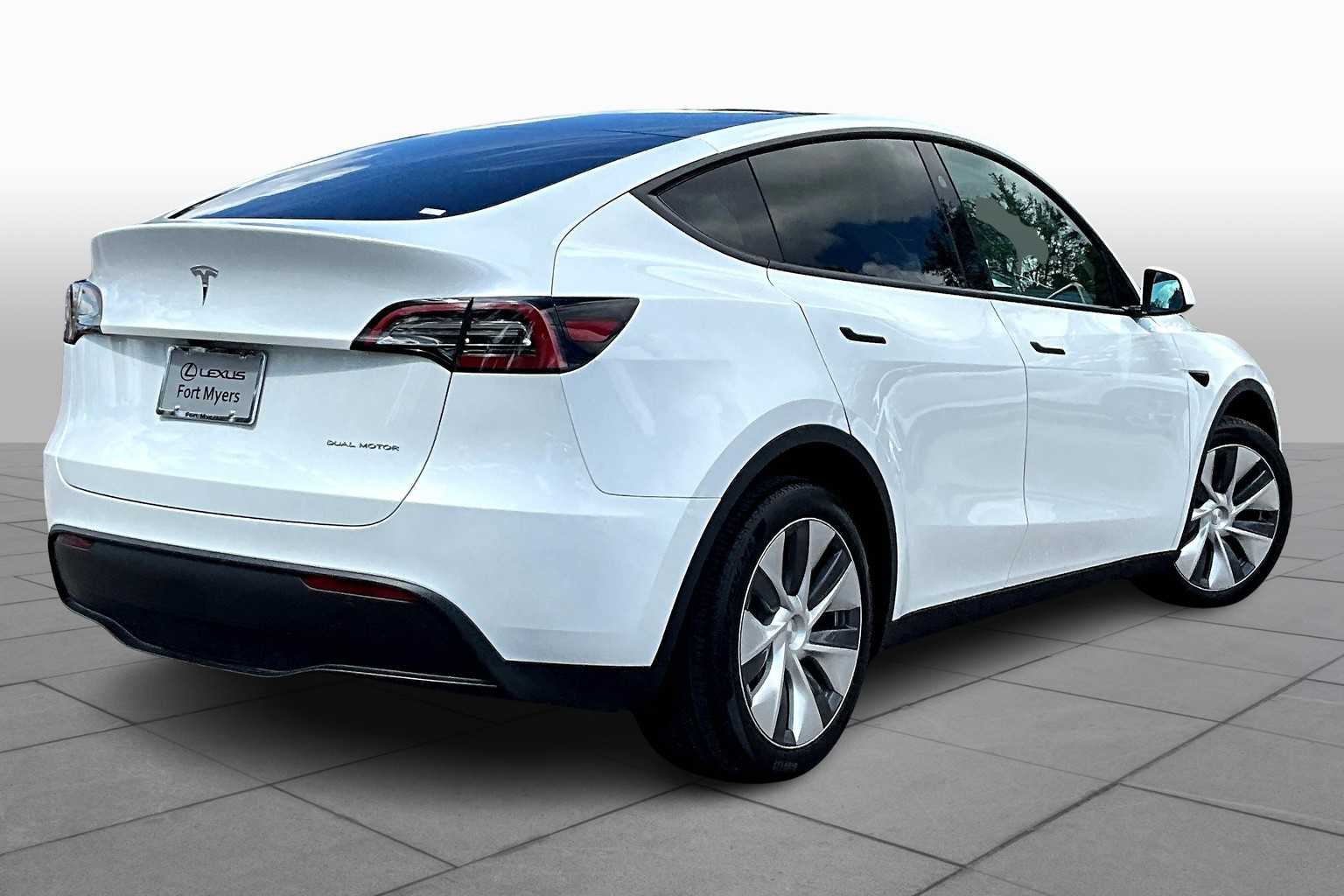 2024 Tesla Model Y Long Range photo 12