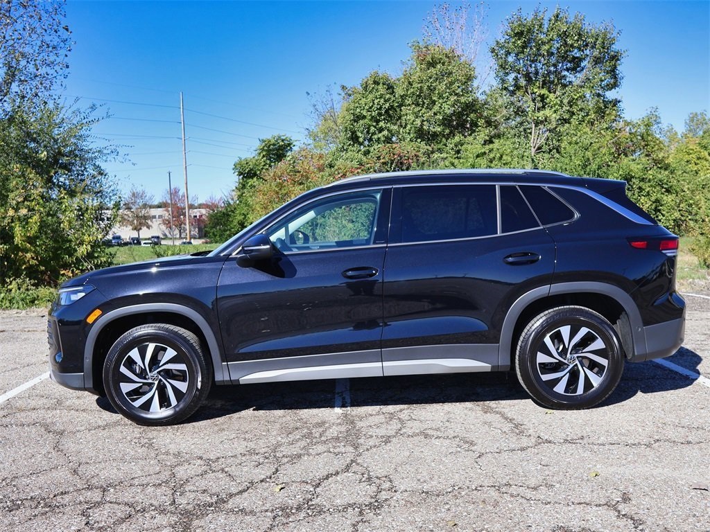 2025 Volkswagen Tiguan S photo 2