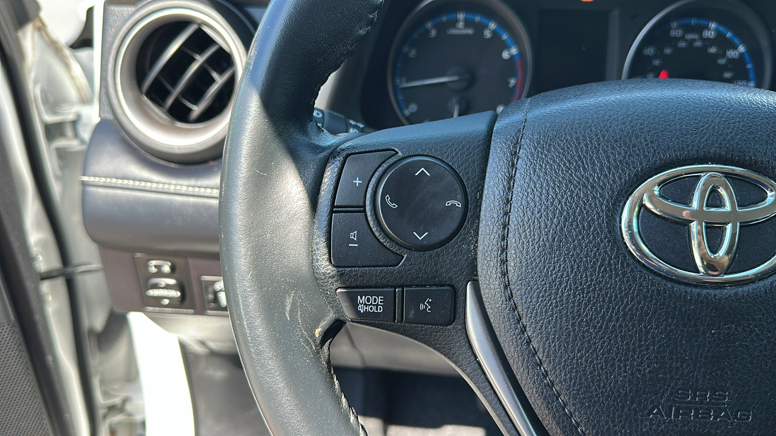 2018 Toyota RAV4 XLE photo 13