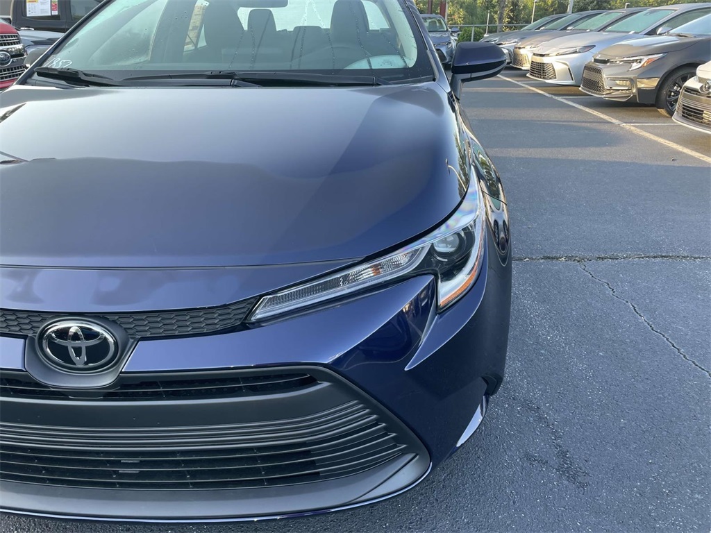 2025 Toyota Corolla LE photo 10