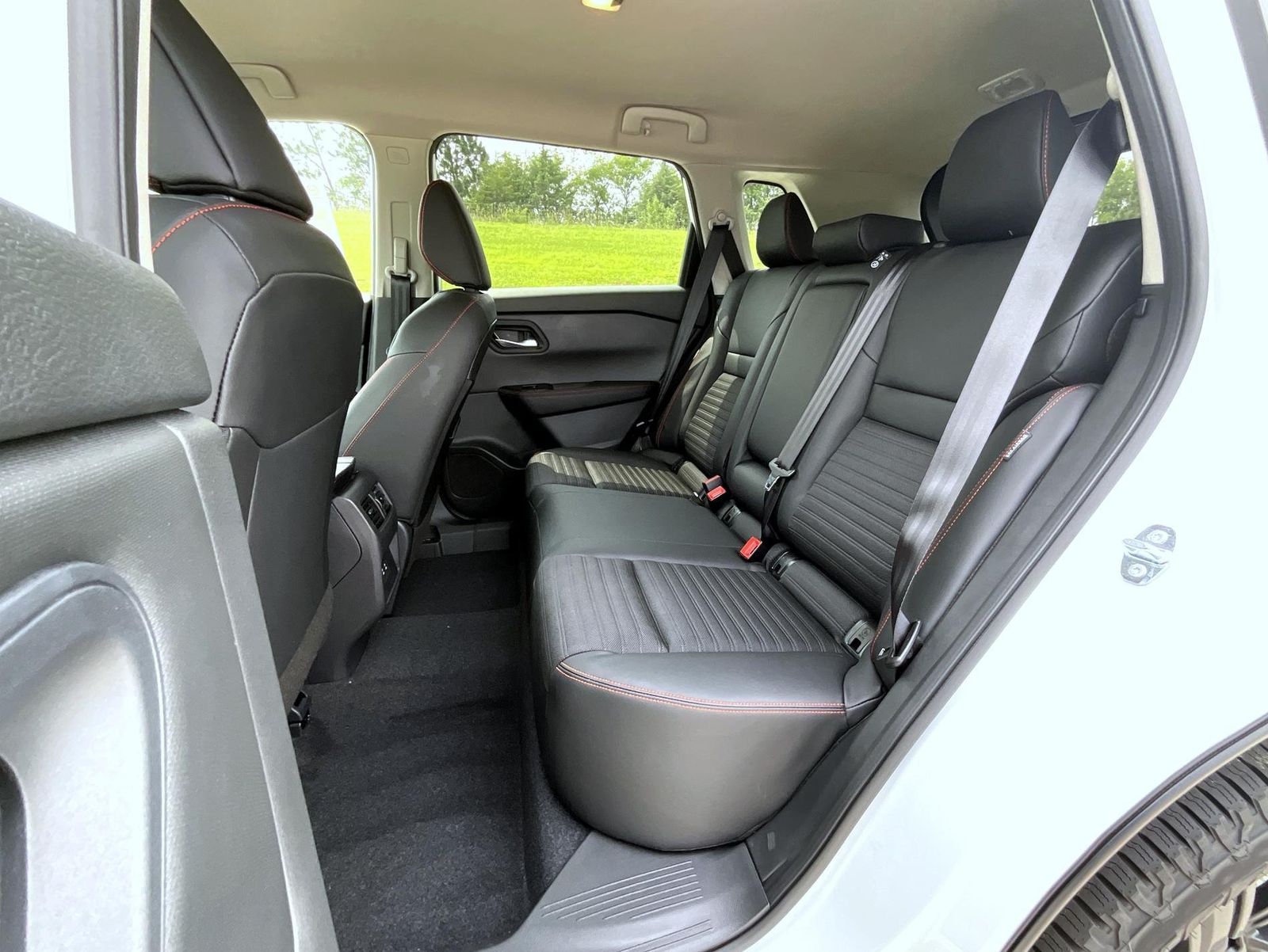 2026 Nissan Rogue AWD photo 11