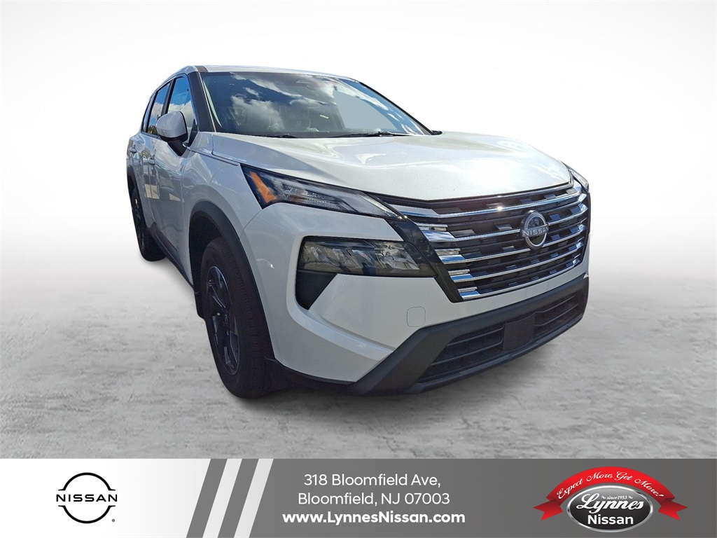 2025 Nissan Rogue SV's photo