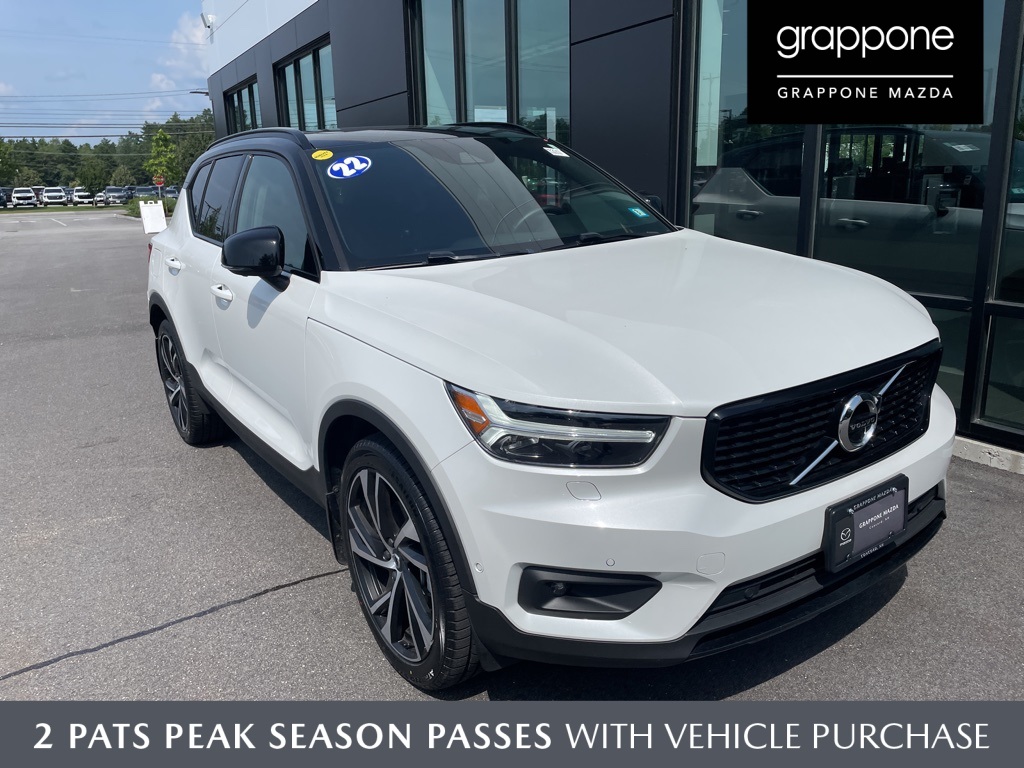 2022 Volvo XC40 R-Design's photo
