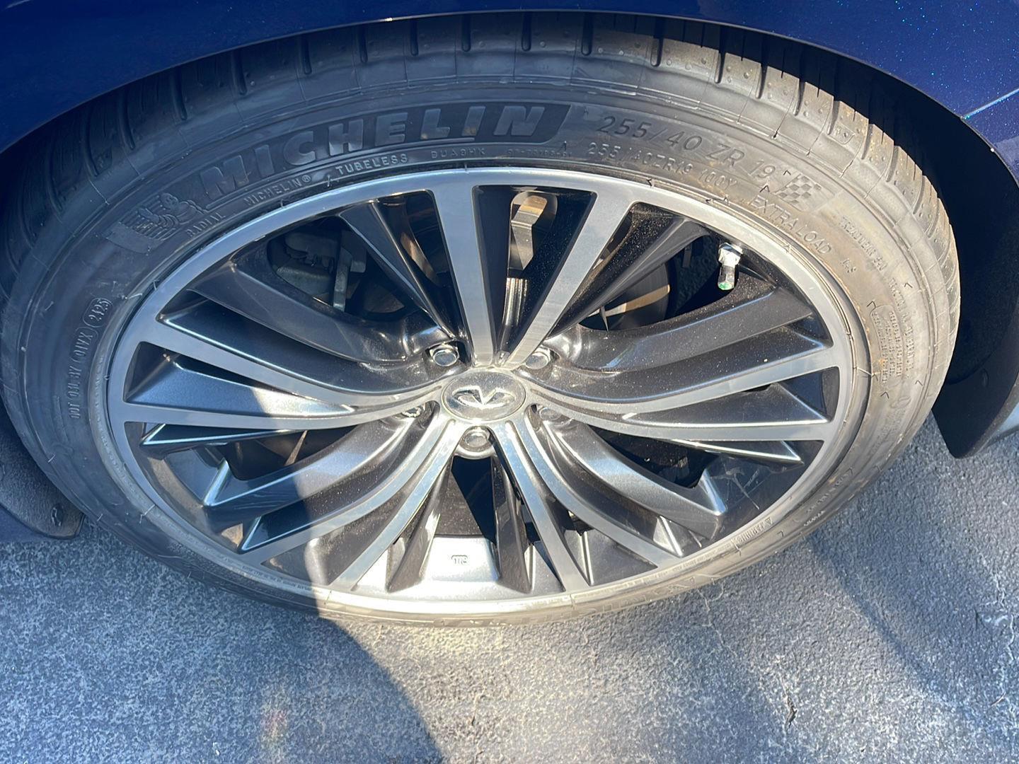 2018 Infiniti Q60 3.0t Luxe photo 6