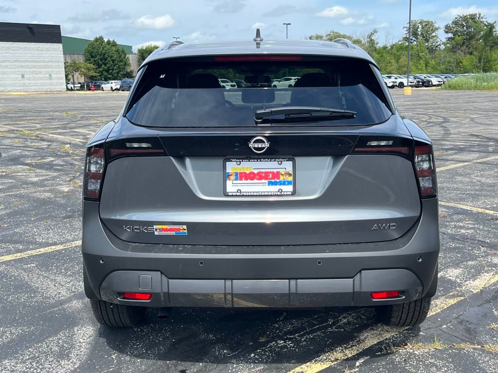 2025 Nissan Kicks SV photo 4