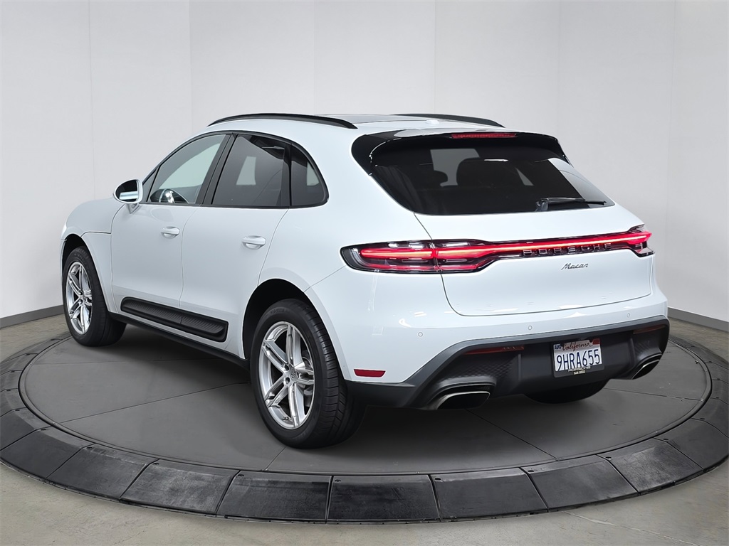 2024 Porsche Macan T photo 3