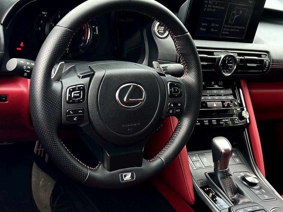 2024 Lexus IS 300 F SPORT photo 7
