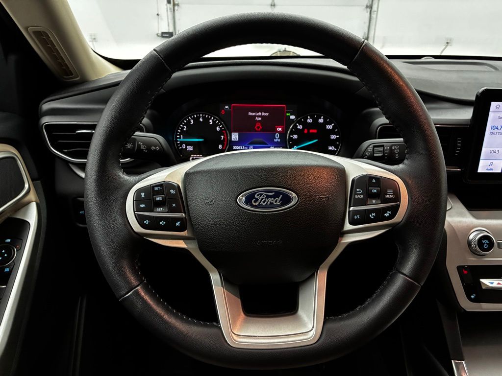 2023 Ford Explorer XLT photo 19