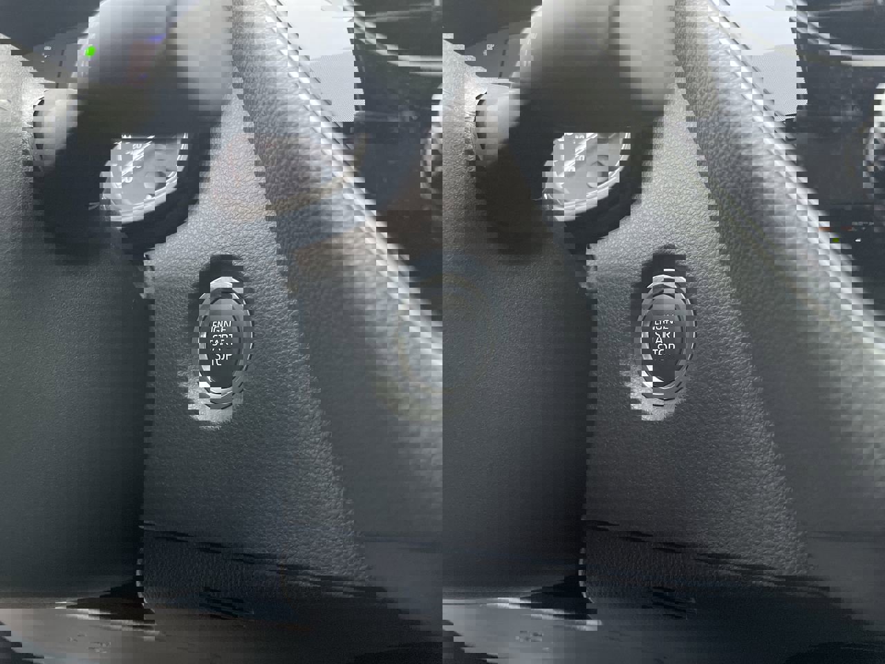 2025 Toyota Corolla LE photo 17