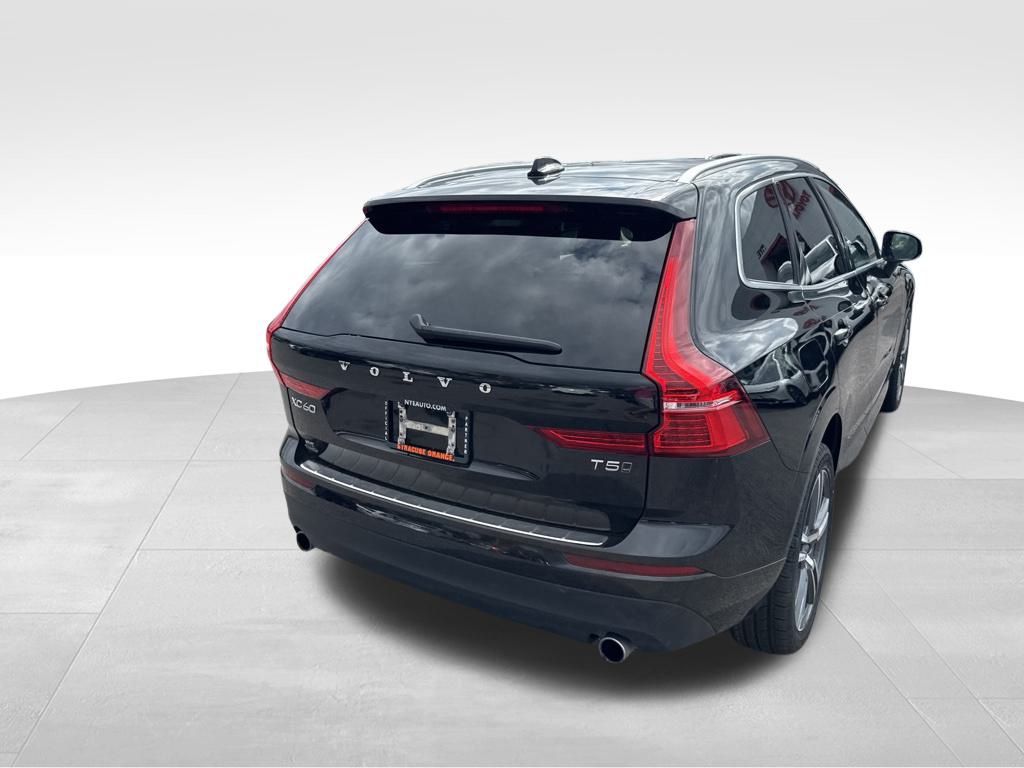 2021 Volvo XC60 T5 Momentum photo 5