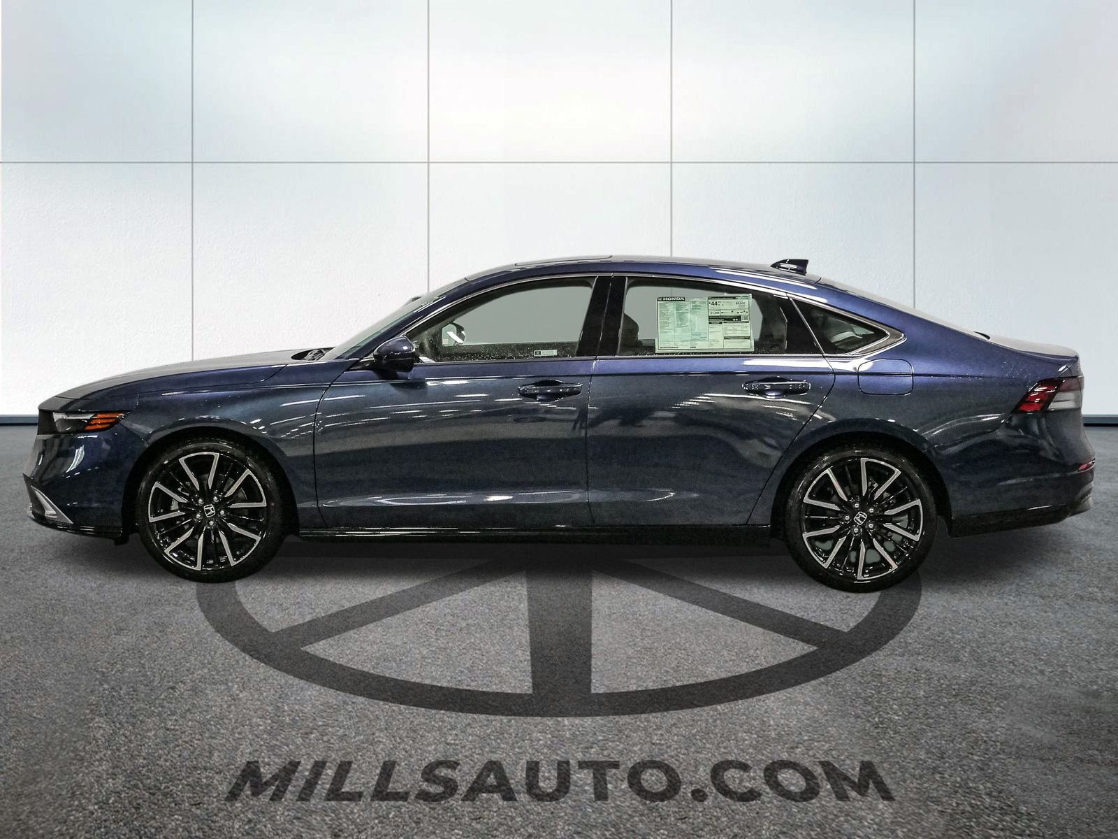 2025 Honda Accord Hybrid Touring photo 2