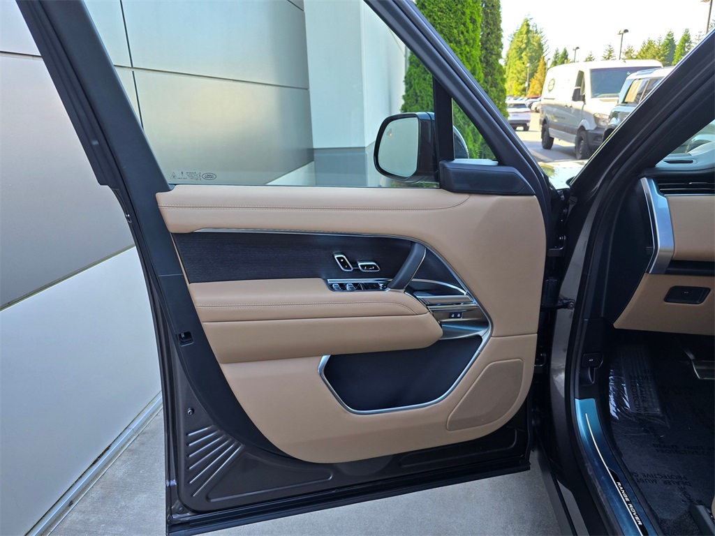 2025 Land Rover Range Rover SE photo 20