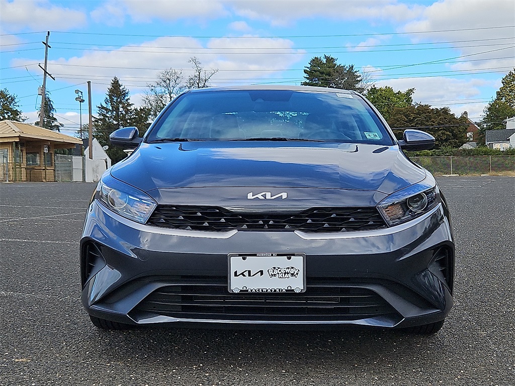 2023 Kia Forte LXS photo 2