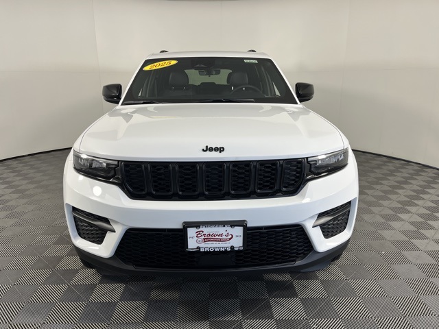 2025 Jeep Grand Cherokee Altitude X photo 2