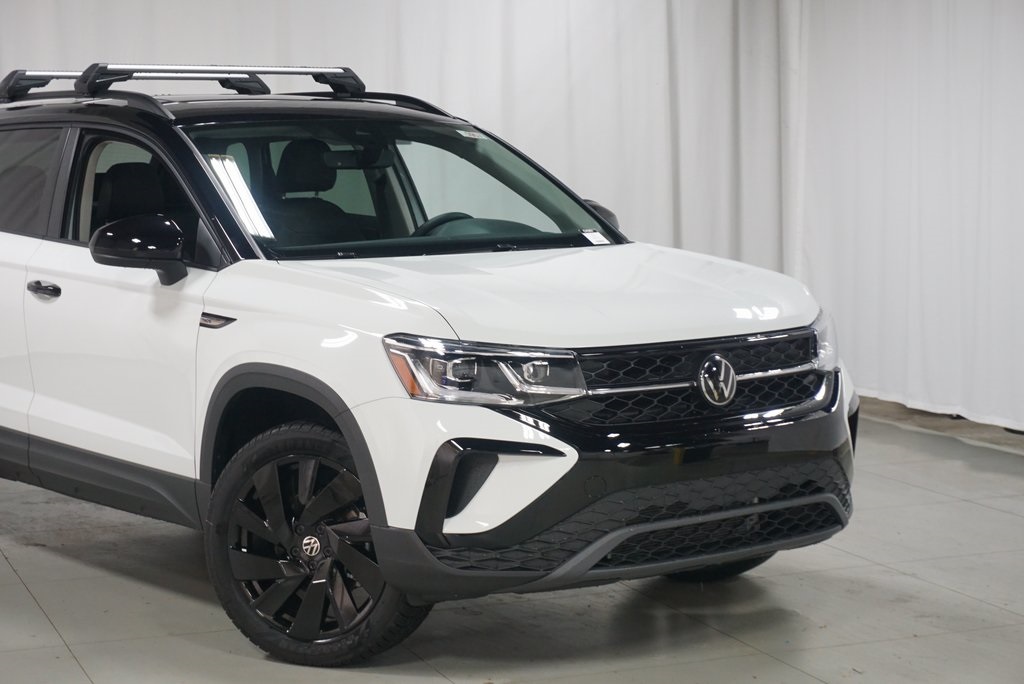 2024 Volkswagen Taos SE photo 3