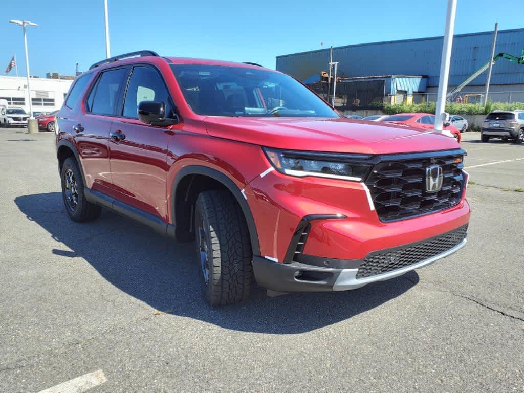 2025 Honda Pilot TrailSport photo 2
