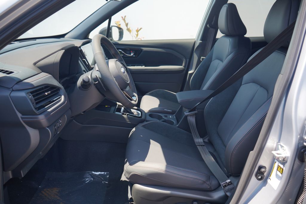 2025 Subaru Forester Touring photo 2