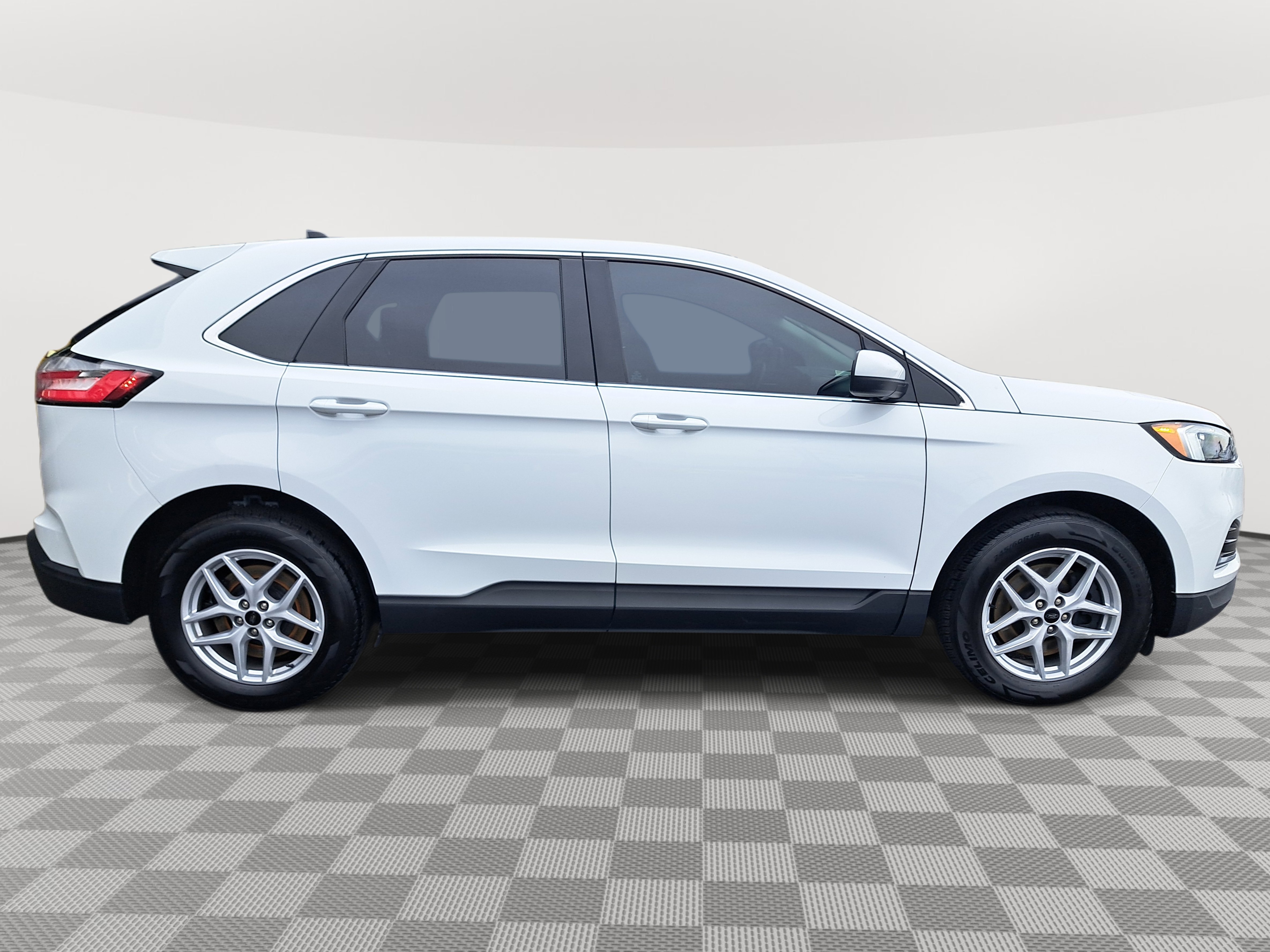 2023 Ford Edge SEL photo 4