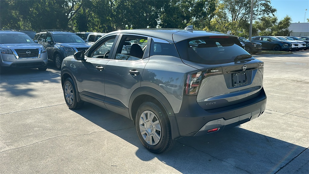 2025 Nissan Kicks S photo 4